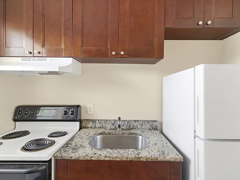 1799 Russell St S #3 — Photo 14
