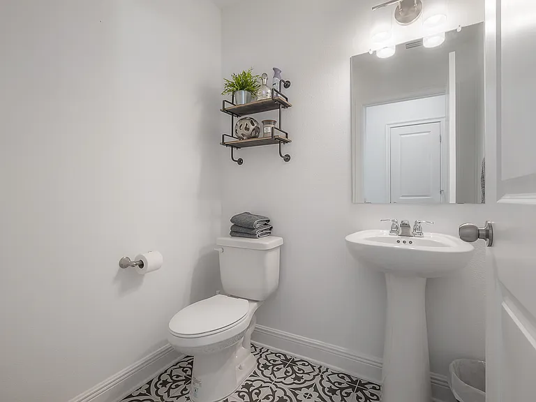 1714 E Lambright St — Photo 22
