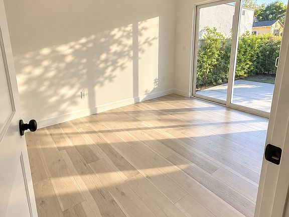 2nd image of 1049 Davis Ave
