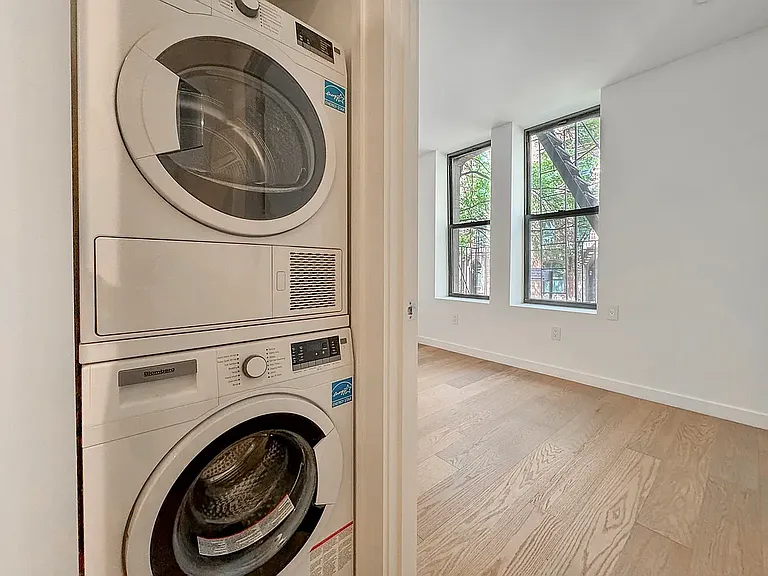 140 W 4th St #2 — Photo 4