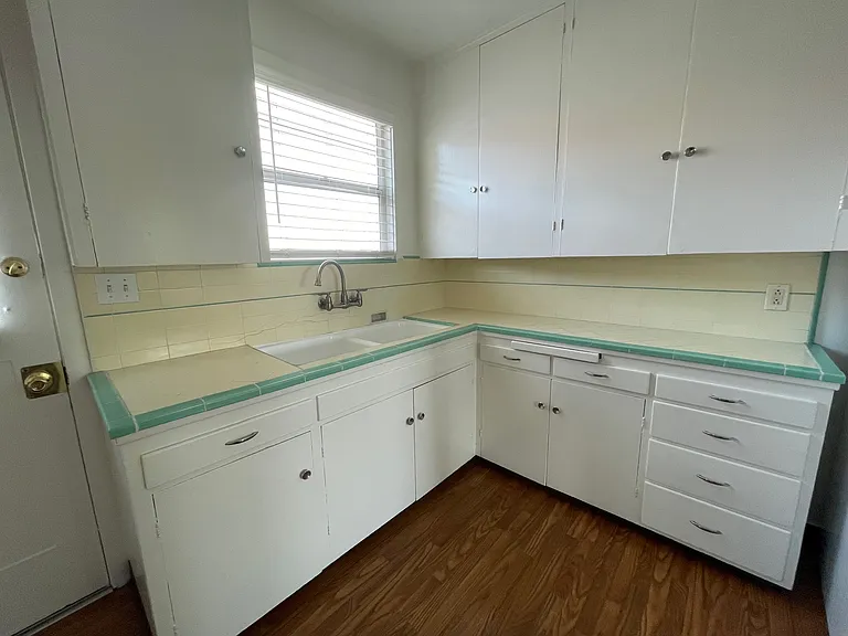 28 S Virginia Ave #28 — Photo 8