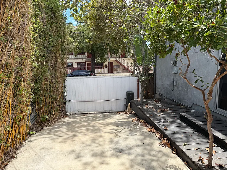 700 N Madison Ave — Photo 8