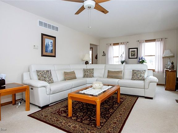 4th image of 898 Sand Stone Dr
