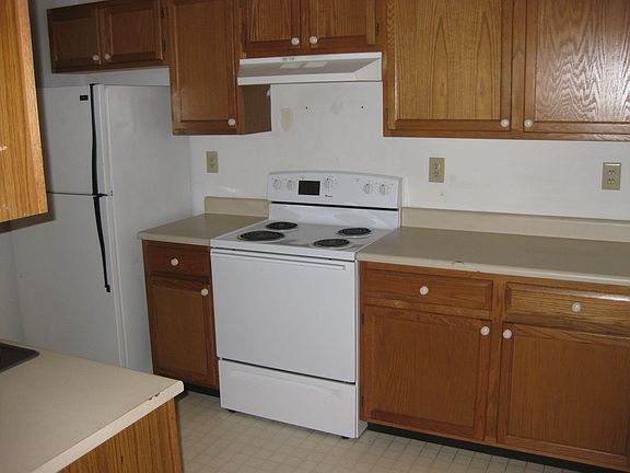 Kitchen with Oak Cabinets