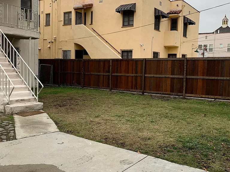 824 1/2 S Curson Ave — Photo 12