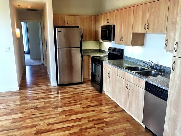 5th image of 889 Date St Unit 512