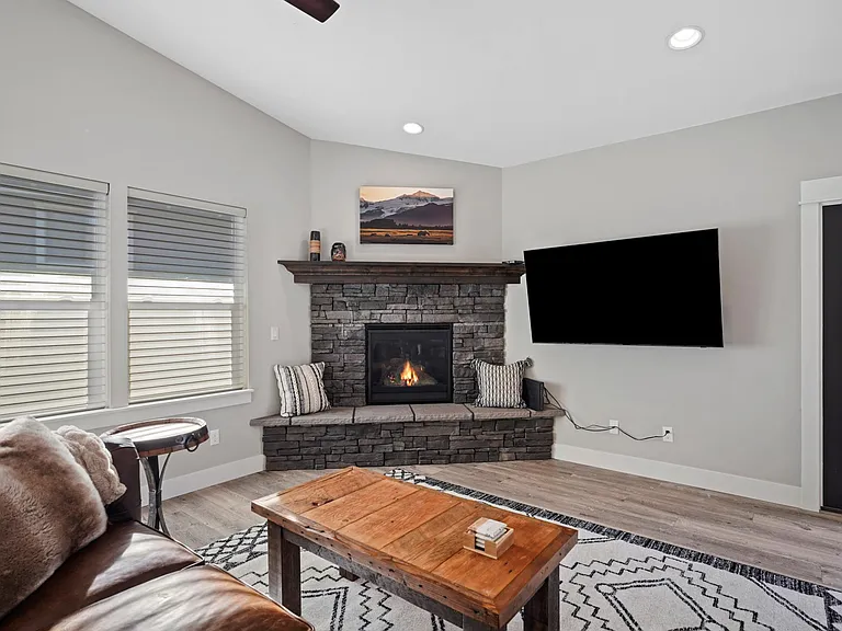 2247 NE Indigo Ln — Photo 19