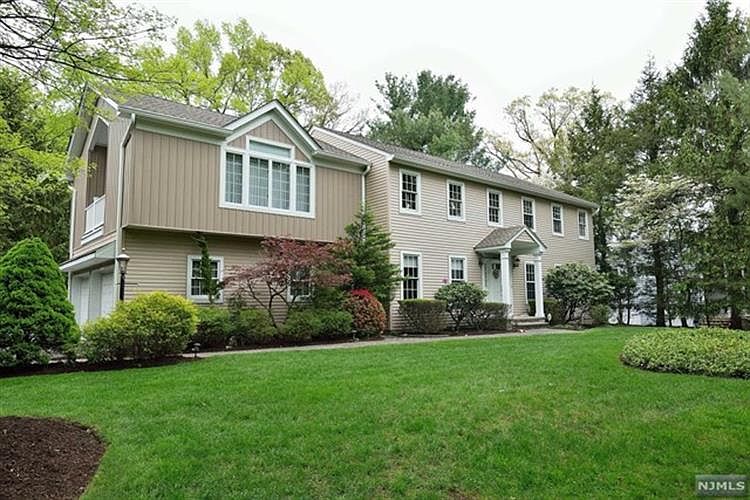 1st image of 576 Echo Glen Ave