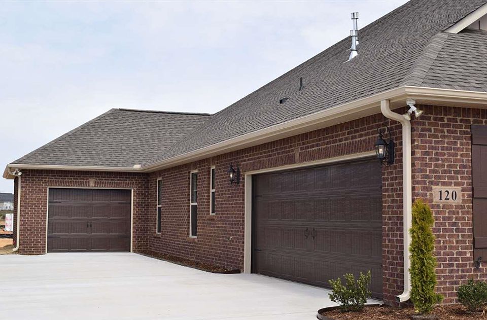 2nd image of 120 Hilltop Ridge Dr