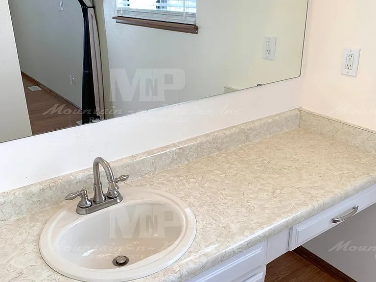 972 Bitterbrush Ln — Photo 17