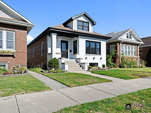 2nd image of 6134 W Waveland Ave