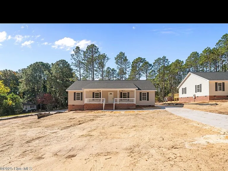 215 Beech St — Photo 4