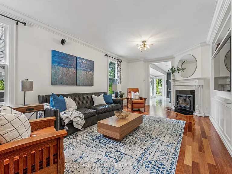 335 Lakeshore Rd W — Photo 14