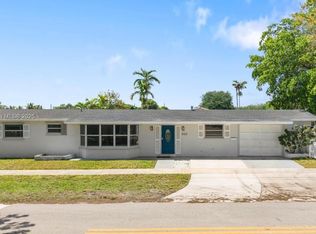 820 W Chaminade Dr, Hollywood, FL 33021