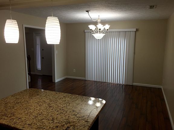 5th image of 525 Forsythia Ln