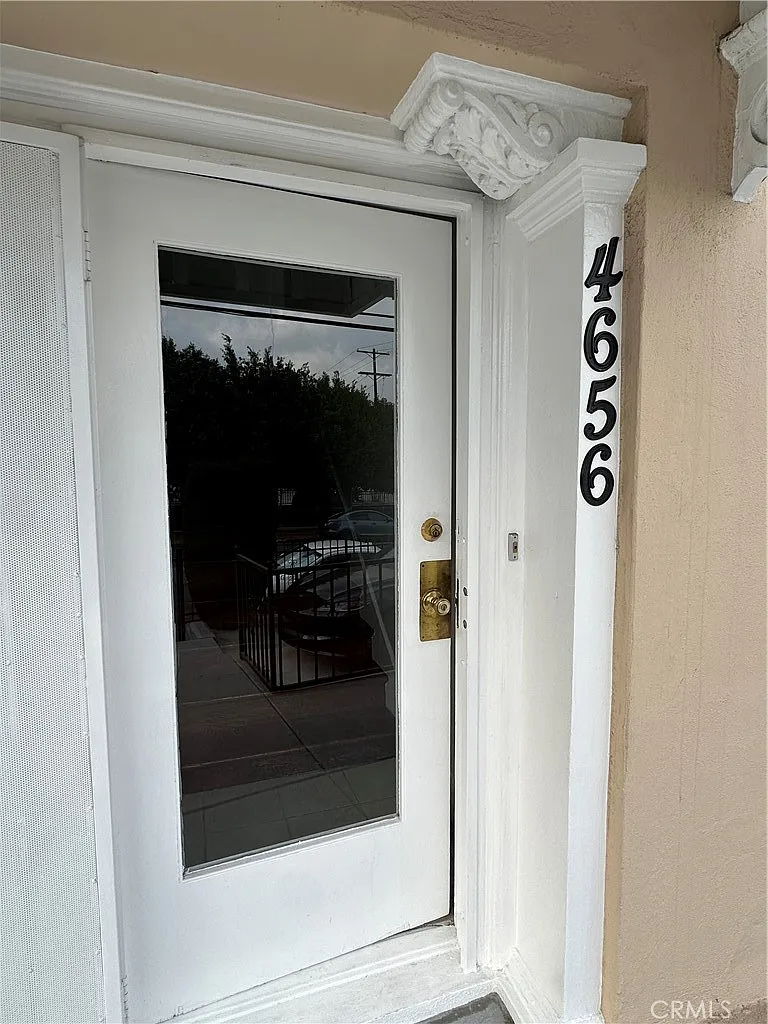 3 bed, 1.5 bath, 1300 sqft, $3,200 — Photo 2