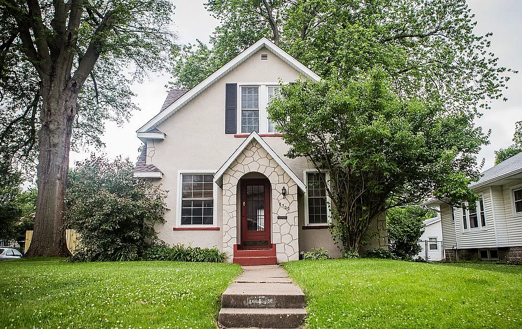 2702 Davenport Ave photo 1