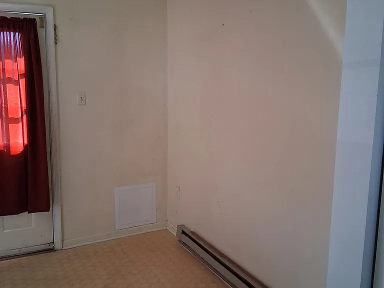413 N Western Ave — Photo 8