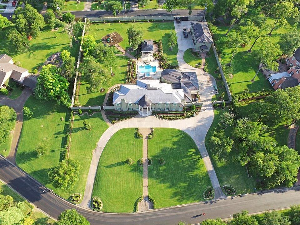 1st image of 3430 S Parkwood Dr