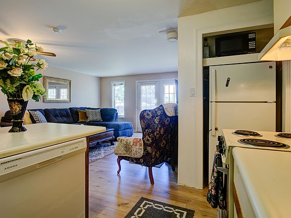 5th image of 98 Washington Rd #23