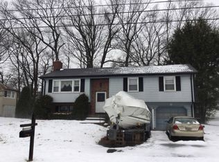 32 Beechwood Dr, Meriden, CT 06450