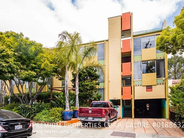 Bel Aire Apartments — Photo 2
