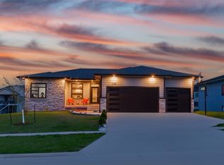 10150 Rhaenys Rd, West Des Moines, IA 50266