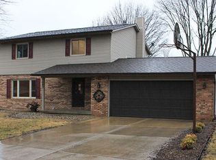 503 Raymond Dr, Mahomet, IL