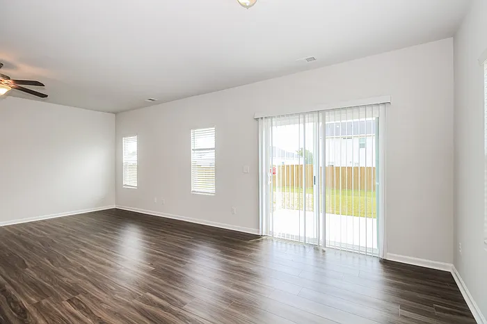 9113 Sunrise Creek Dr — Photo 6