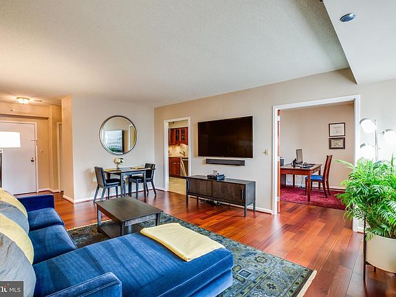 5th image of 1805 Crystal Dr APT 501S