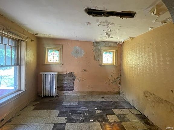 3rd image of 5541 Genevieve Ave