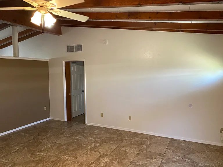 527 N Stewart Ave — Photo 9