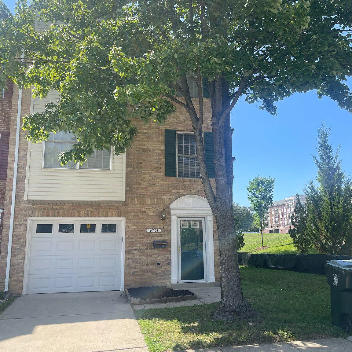 3 bed, 4.0 bath, 2308 sqft, $3,300 — Photo 1