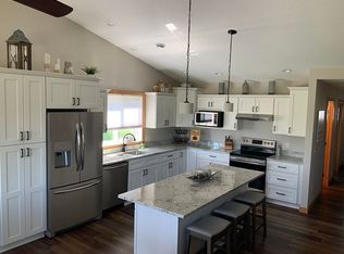 608 Kreekview Dr, Osceola, WI 54020