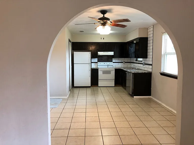 3869 Honeysuckle Ln — Photo 8