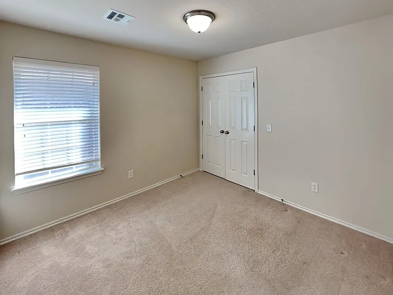 21886 Pioneer Cir — Photo 13