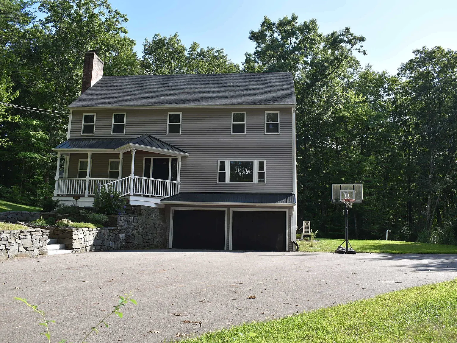 4 bed, 2.5 bath, 3144 sqft, $4,800 — Photo 1