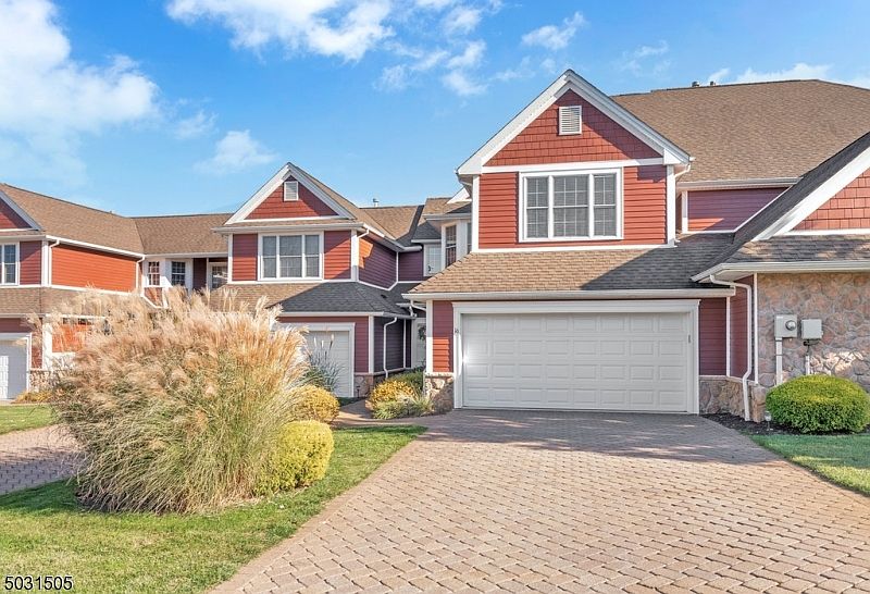 1st image of 16 Turnberry Ln
