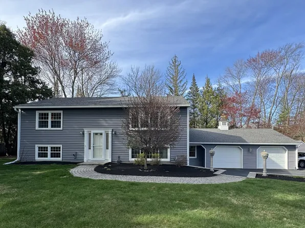 6 Castle Drive, Hooksett, NH 03106