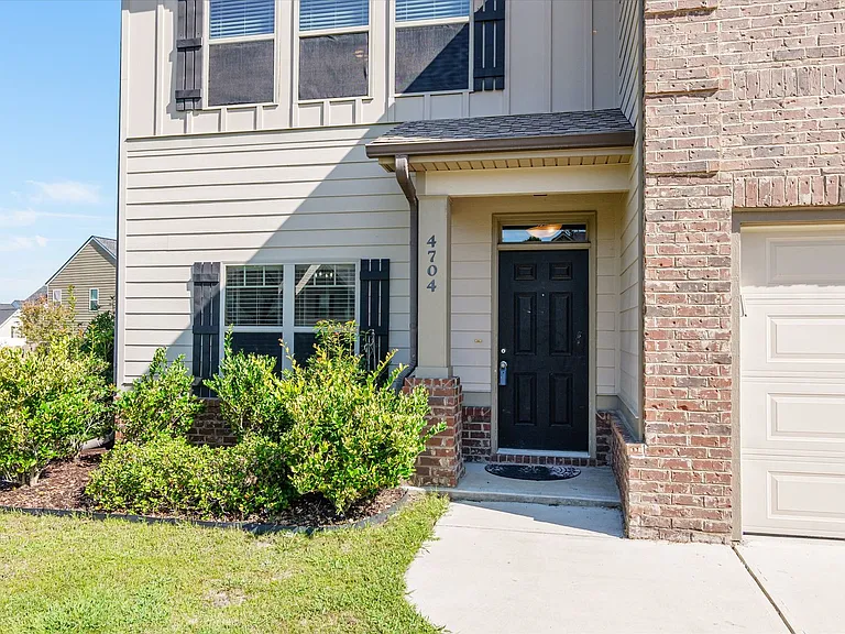 4704 Southwind Rd — Photo 3