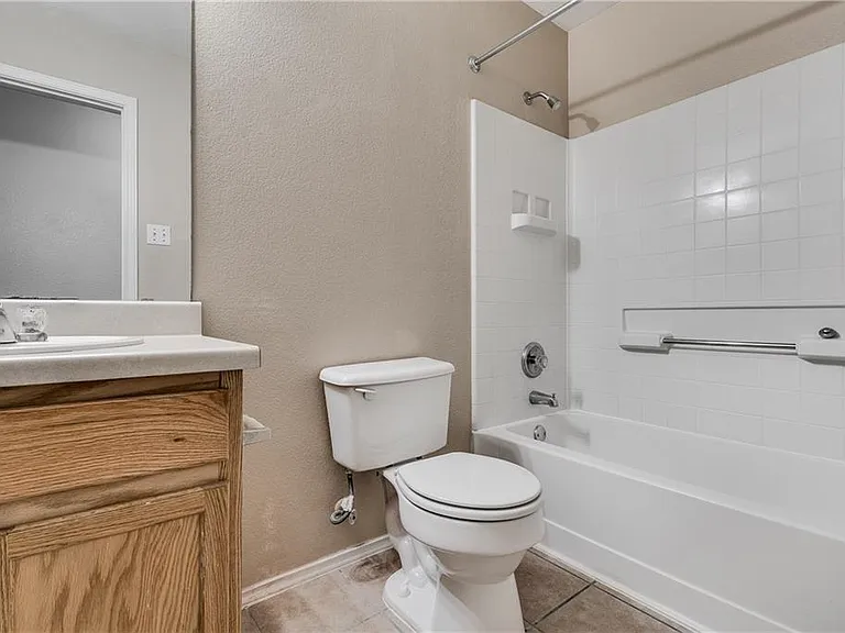 602 Golden Gate Dr — Photo 19