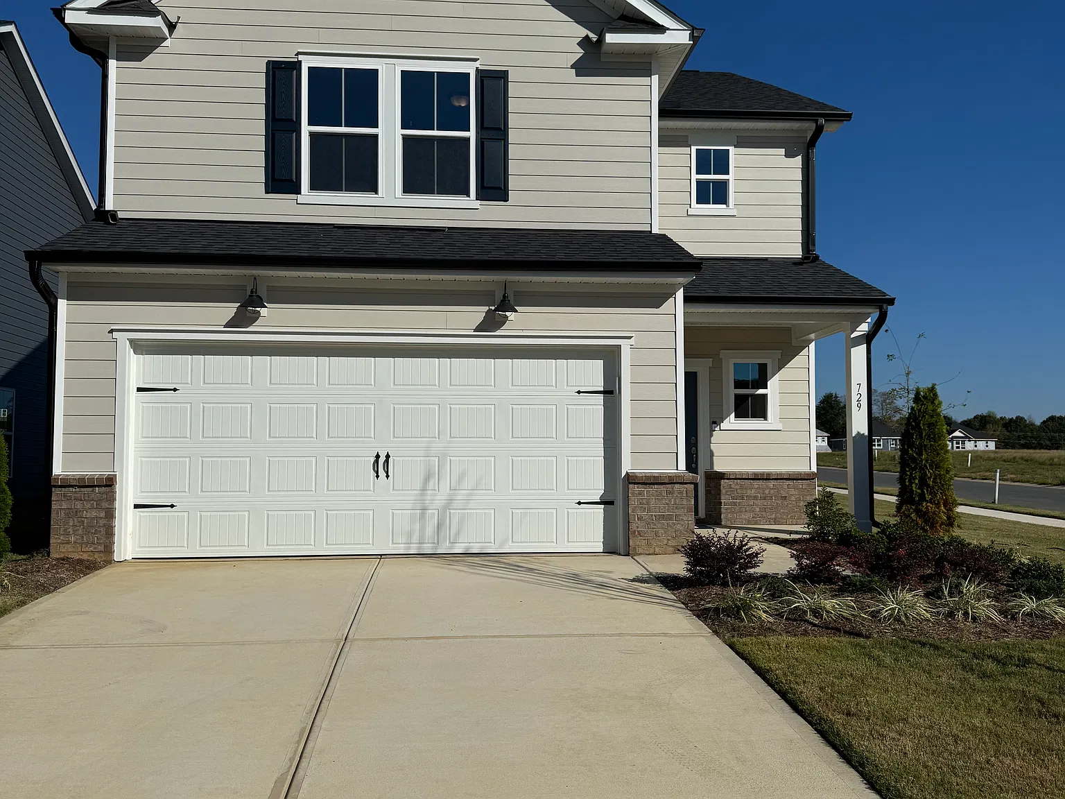 4 bed, 2100 sqft, $2,295 — Photo 1
