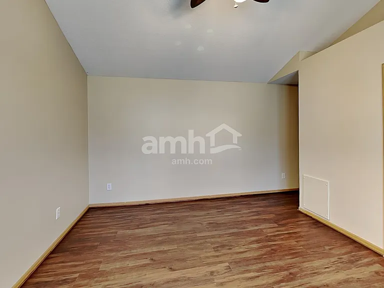2271 Landcrest Dr — Photo 10