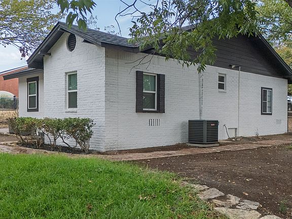 4th image of 1032 W Oak St
