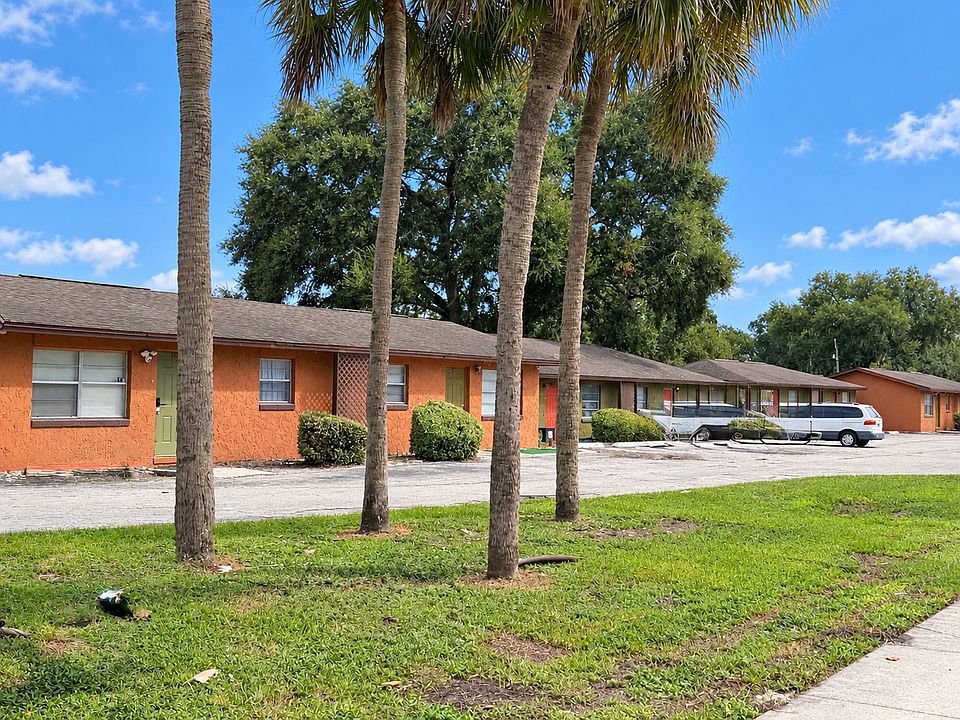 1st image of 204 Browning Cir