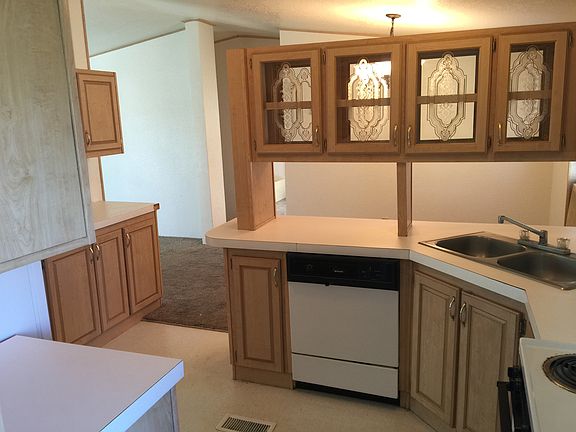 4th image of 255 NW Golden Hills Dr Spc 10