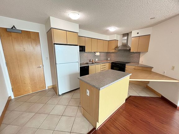 4th image of 801 S King St APT 2706