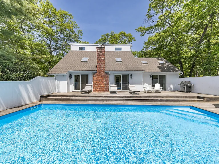 147 Sycamore Dr — Photo 1