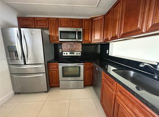 3396 Foxcroft Rd APT 305, Hollywood, FL 33025