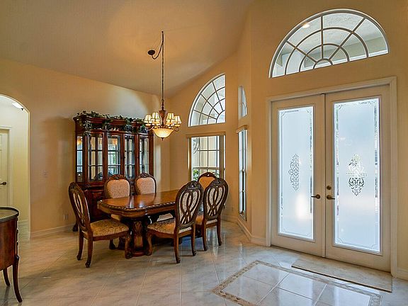 4th image of 107 Sugarwood Cres